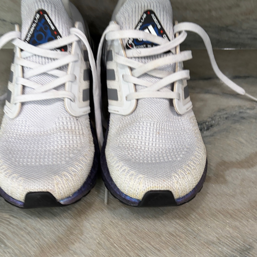 Men's White Knit Sneakers With Navy Accent